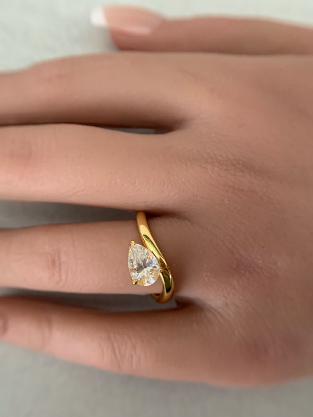 1.5CT Pear Cut Solitaire Moissanite Curved East West Band